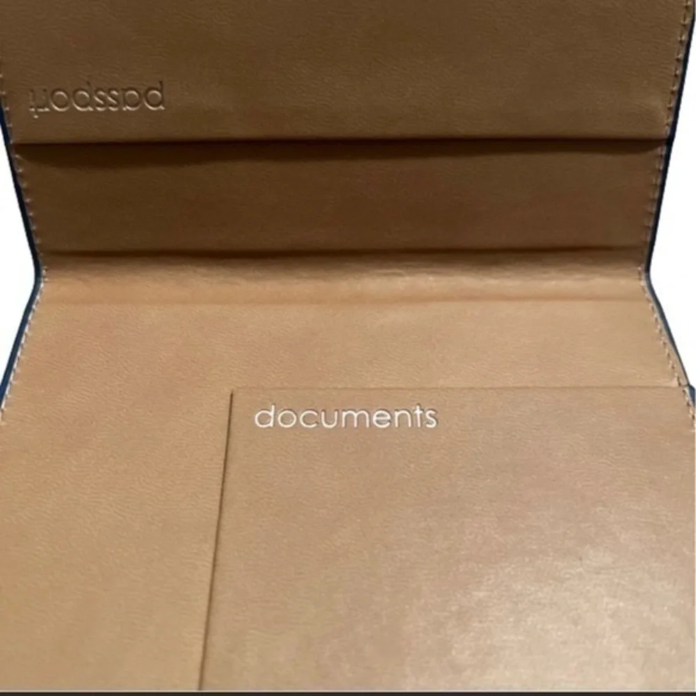 NWOT Bon Voyage Passport Holder - Picture 3 of 4